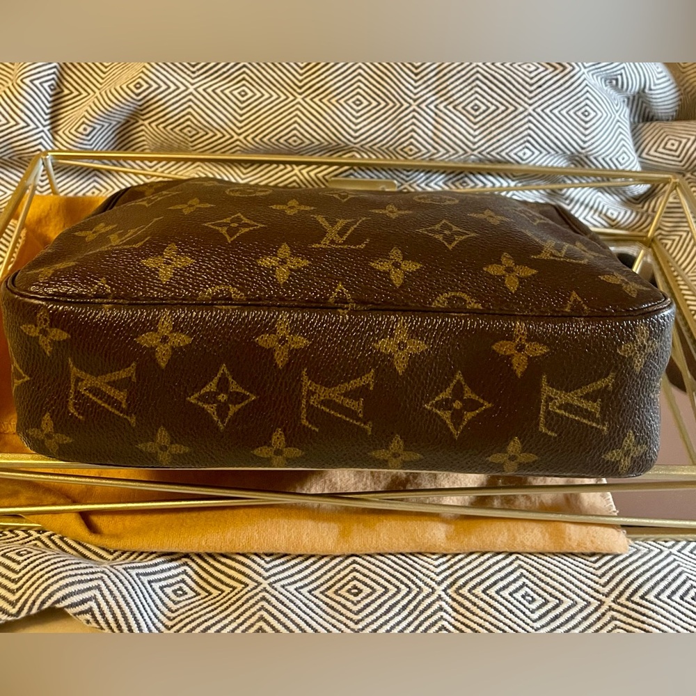 Louis Vuitton Trousse 23 Unisex Classic Monogram Canvas Cosmetic Bag | Vintage - Picture 11 of 17